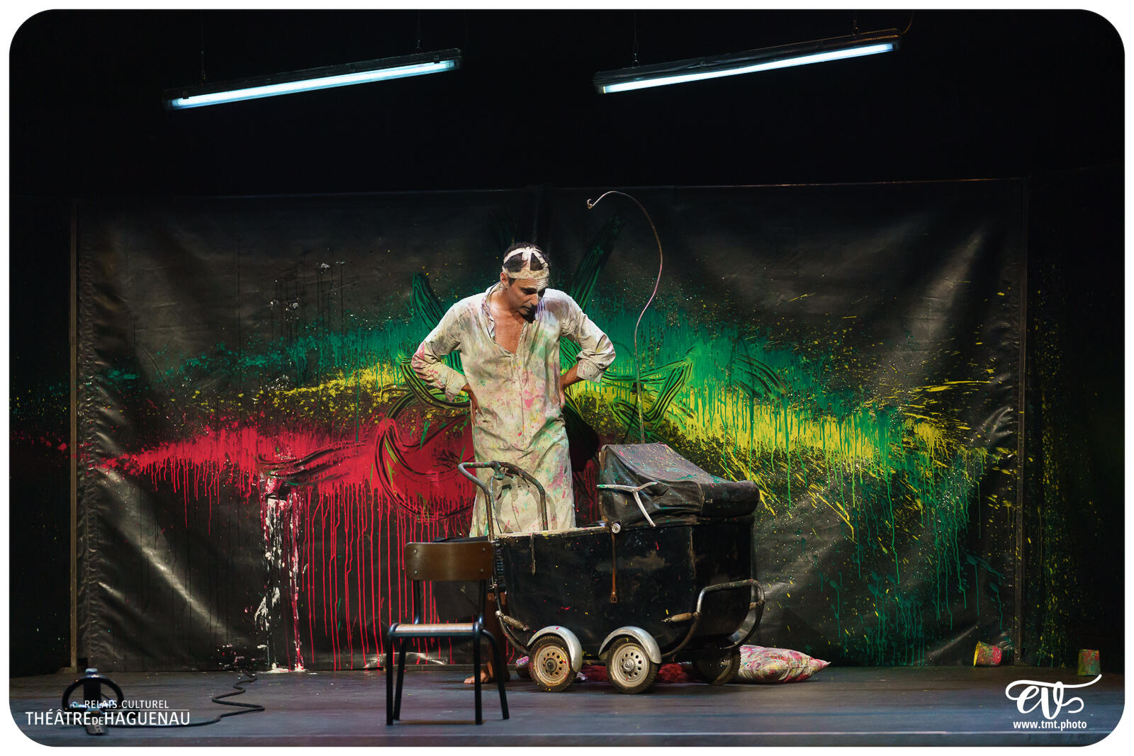 TROP PRÈS DU MUR (TYPHUS BRONX)